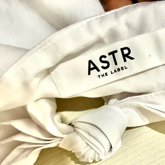 ASTR the Label - Women's Twist-Front Bubble-Hem Top - Size S - Picture 8 of 8